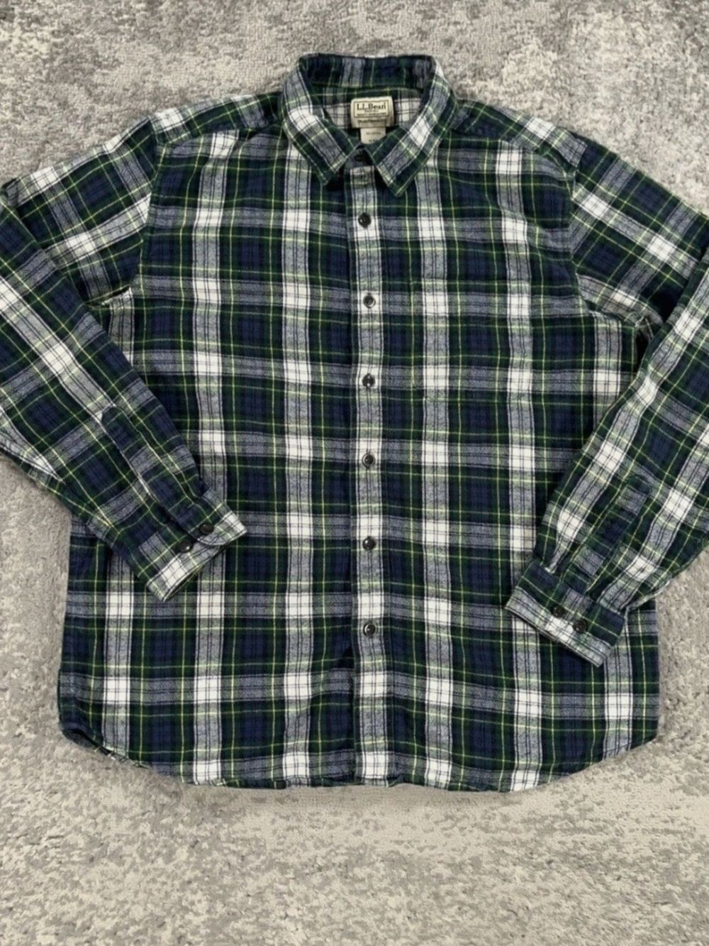 L.L.Bean Men's Vintage Scotch Plaid Flannel Shirt - Size Medium Navy/Green